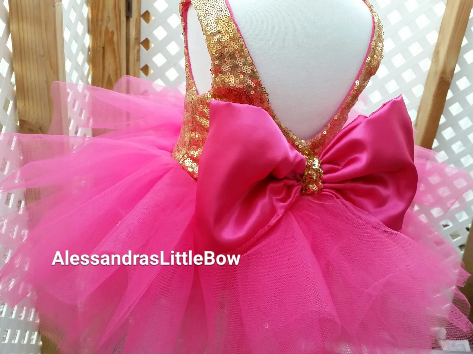 Add a bow to a dress/outfit