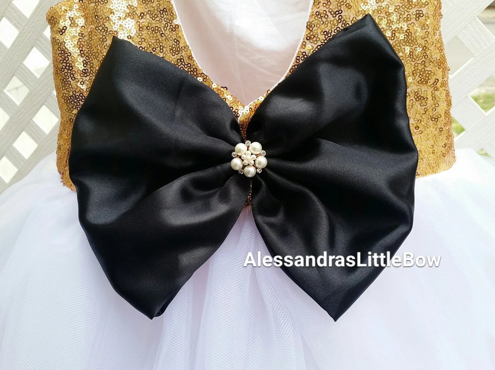 Add a bow to a dress/outfit