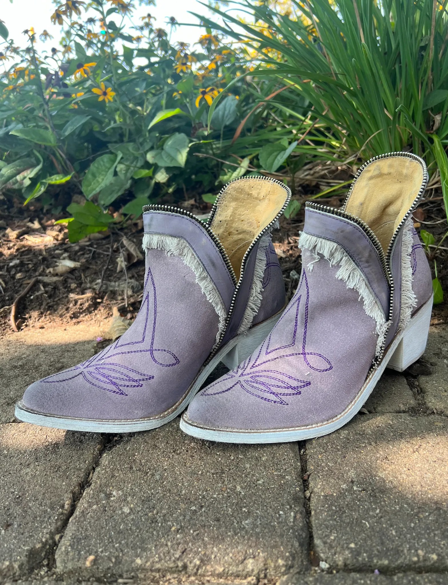 Corral Lilac Textile Embroidery Bootie Q0255