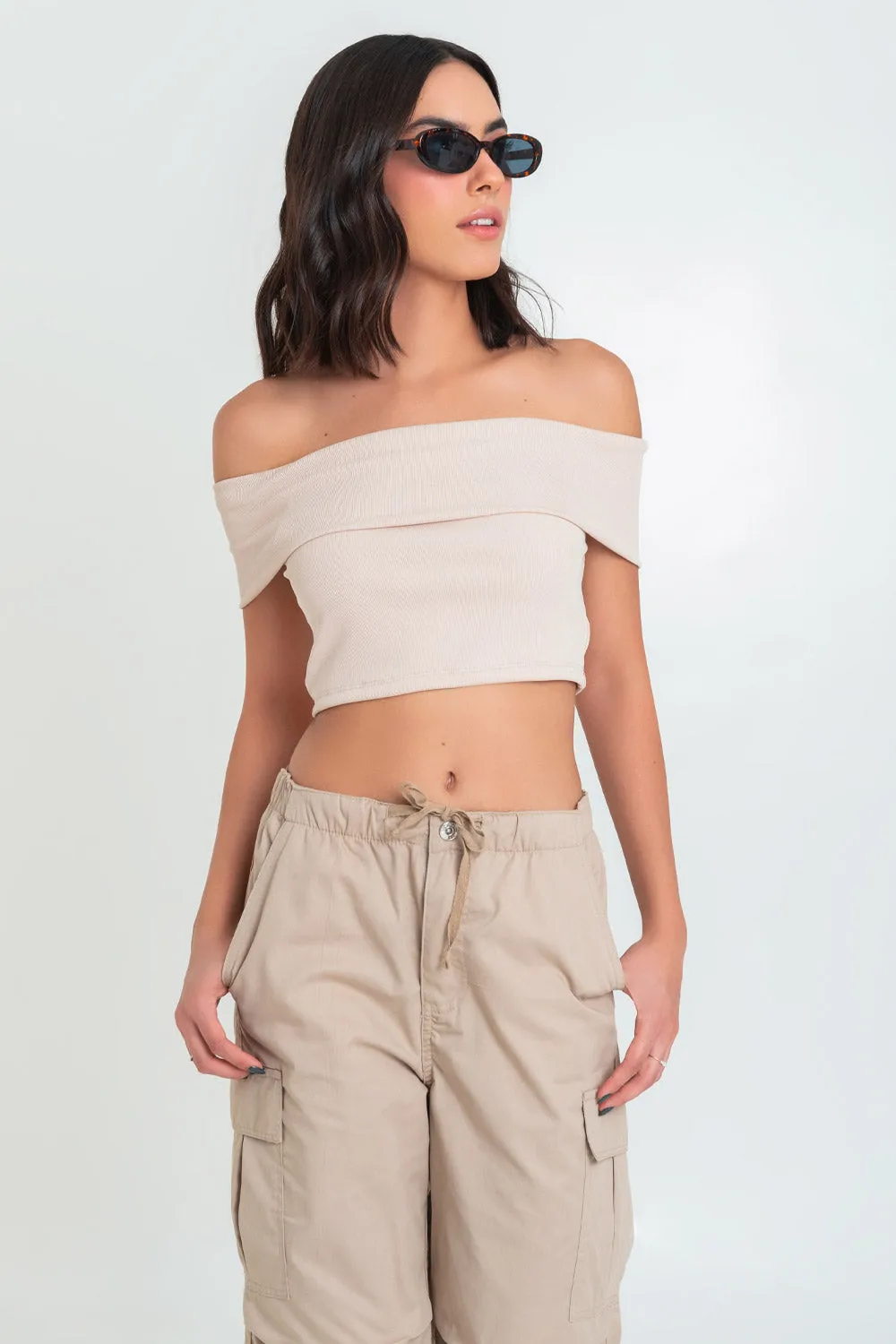 Crop top de hombros descubiertos manga corta