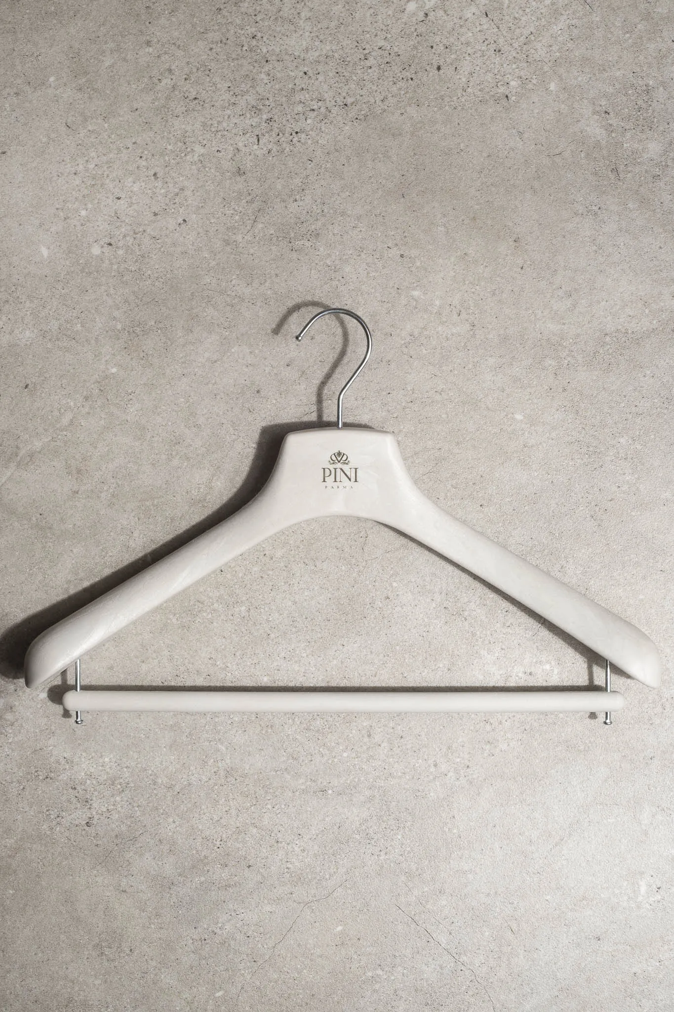 Suit hanger