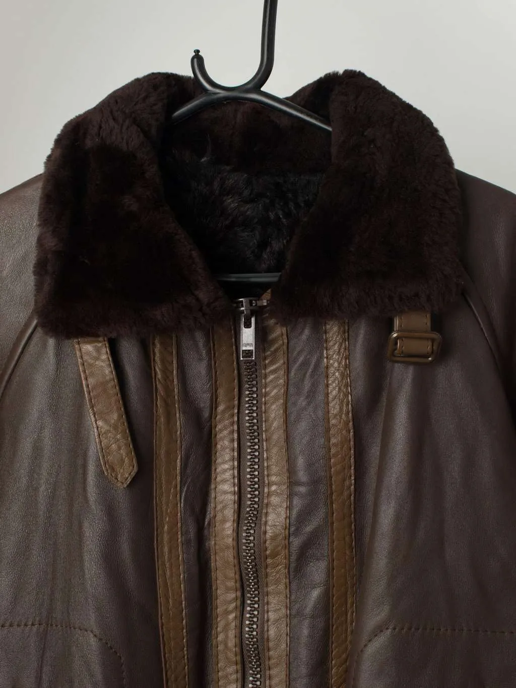 Vintage brown leather flying jacket with sheepskin lining – Medium / Large